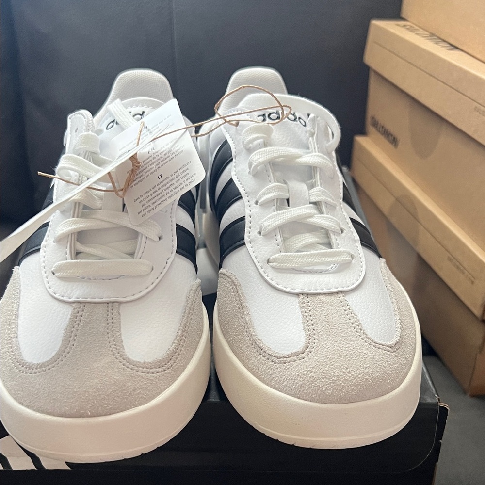 adidas Barreda women’s White and Black Low-Top Sneakers - Picture 2 of 3